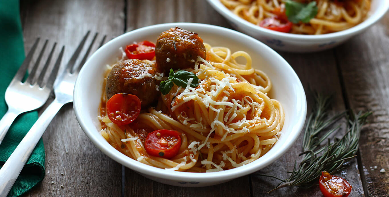 SPAGHETTI WITH MEATBALLS WITH PASTA SAUCE